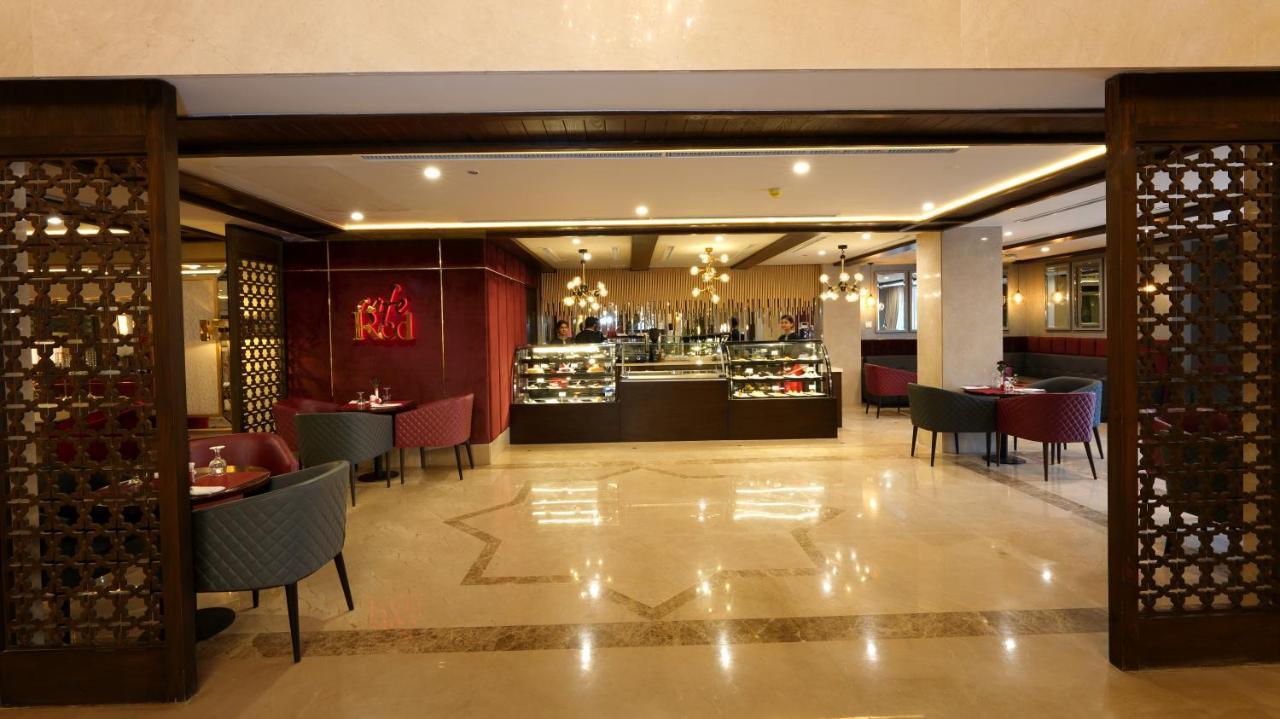 Ramada By Wyndham Lahore Gulberg II Hotel Exterior foto